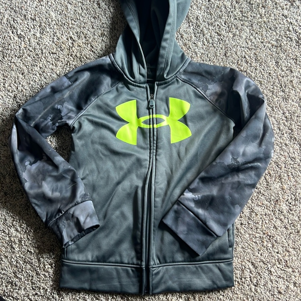 Boys under Armour zip up hoodie size 6